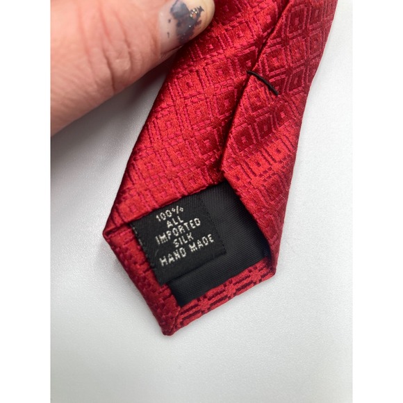 NWT UNLISTED Kenneth‎ Cole Production Red Diamond Pattern Silk Neck Tie - Picture 3 of 6
